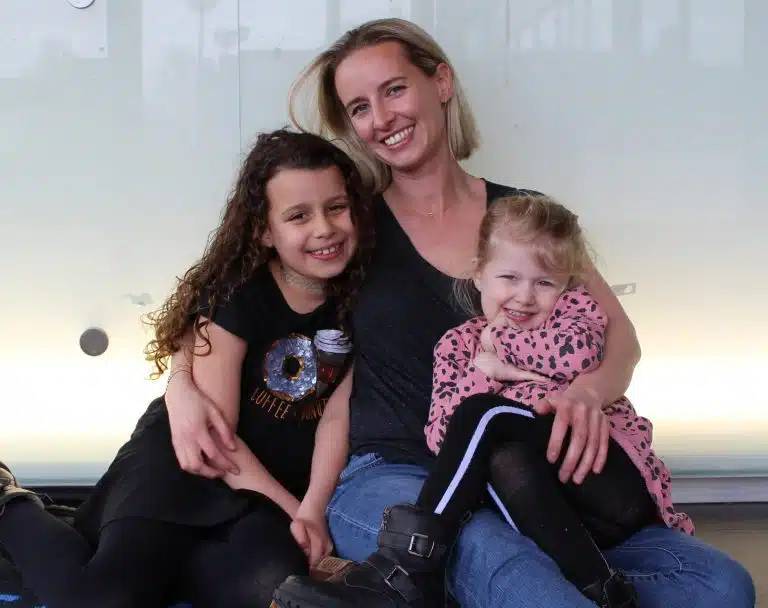 "Er worden zoveel leuke activiteiten georganiseerd voor de kinderen die ze anders thuis misschien nooit zouden doen (of mogen doen!), dit stimuleert enorm de ontwikkeling en geeft de kinderen een leuke zinvolle dag. Dat vindt ik heel waardevol!"